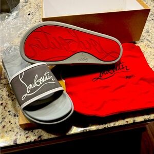 RELISTED - New Men’s slides in grey.  Perfect for vacations and pool parties.